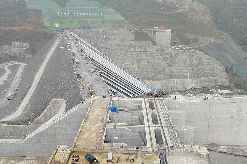 半球閥，補償器